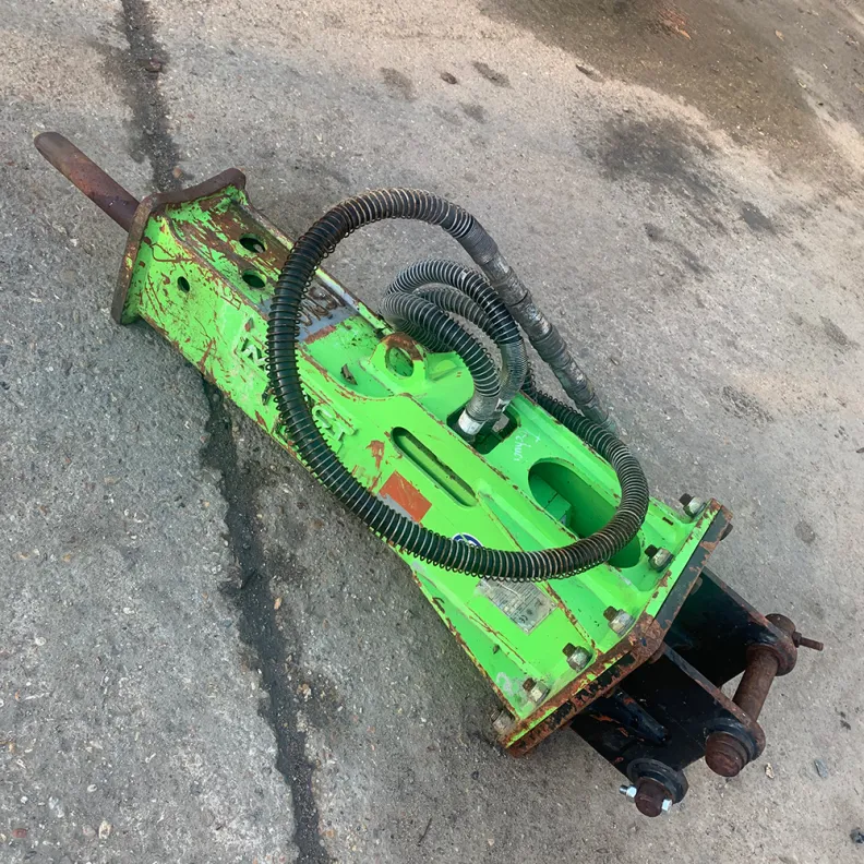 IMPACT 100S  BREAKER ATTACHMENT – TAKEUCHI FITTING